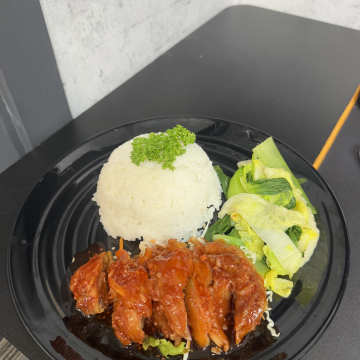 Cơm Gà Sốt Chua Ngọt