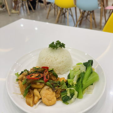 Cơm Gà Xào Lá Quế