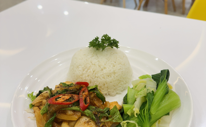 Cơm Gà Xào Lá Quế